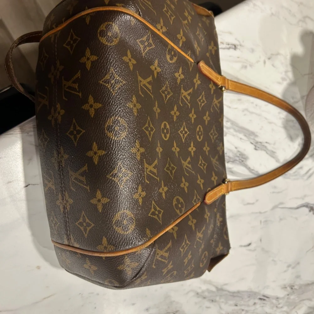 Authentic purse - Picture 9 of 9